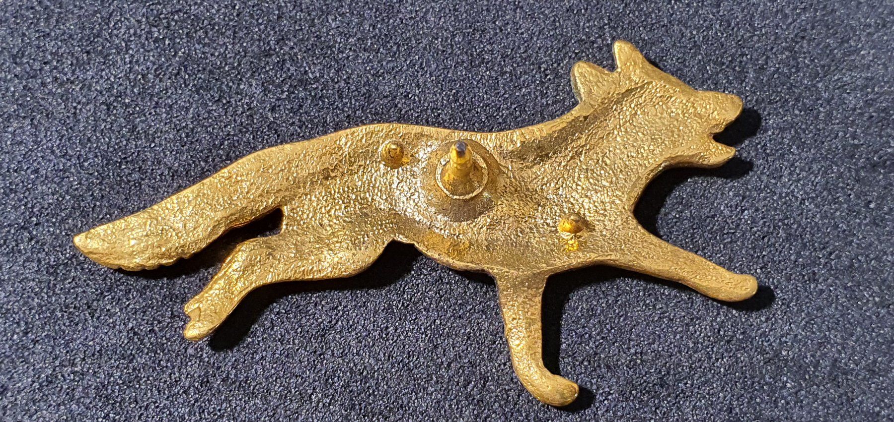 Placchette & Badge: CC778 - Pin Goldener Fuchs Fox / leicht 3D – Usato da Reinach BL venduto da Boston-Verkauf 1