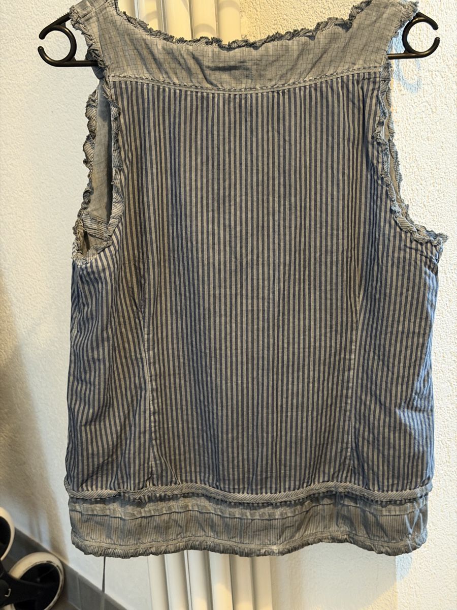 Nile Tops: Nile top gr. M/ gris-bleu 100%coton – D'occasion à Neuchâtel par nini068 1