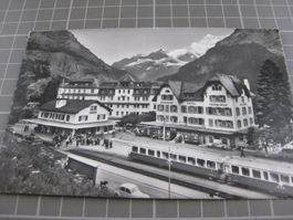 AK Grindelwald mit Bahnhof und Zug