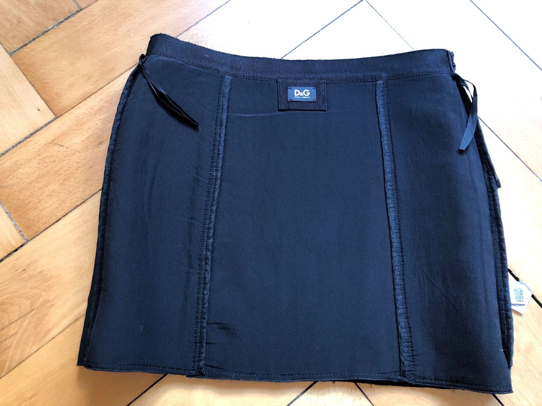 Dolce & Gabbana Gonne: Kurzer Rock Dolce & Gabbana schwarz – Usato da Zürich venduto da MakasoZH 3