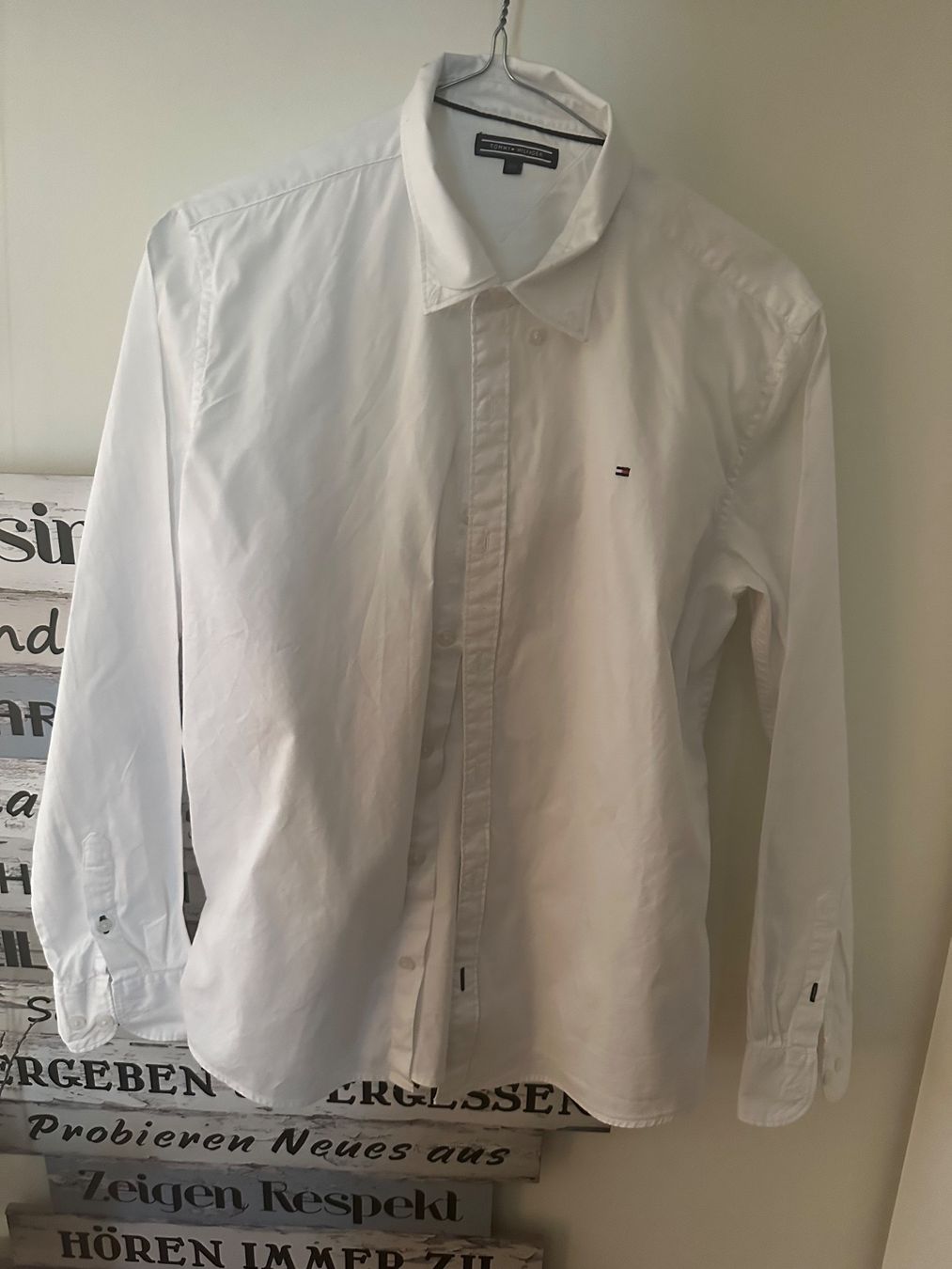 Tommy Hilfiger Camicie, T-shirt & Polo: Weisses Langarmhemd Tommy Hilfiger Gr. 164 – Usato da Mauren venduto da SB1606