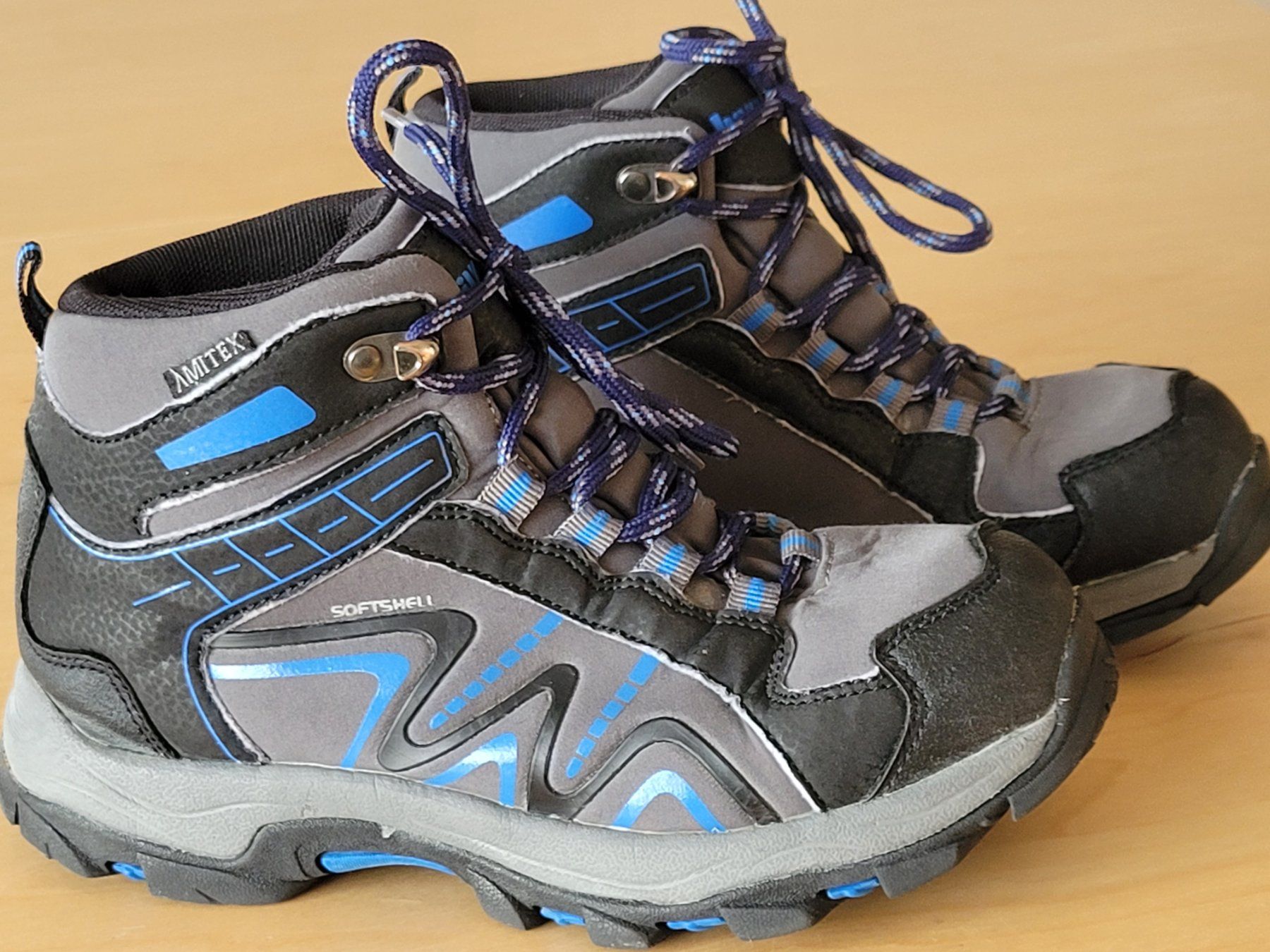 Scarpe per ragazzi: Kinder Wanderschuhe Hazard mit Amitex schwarz-blau Gr. 35 – Usato da Wiesendangen venduto da samoalk 1