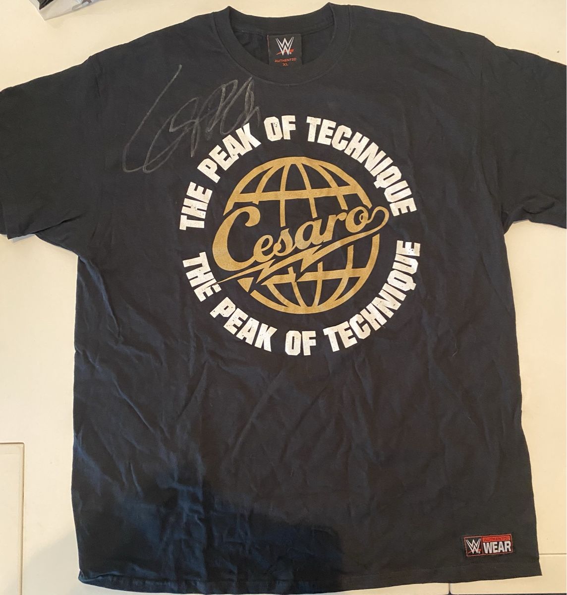 T-Shirts: WWE Cesaro Shirt mit Originalunterschrift – Neu (gemäss Beschreibung) aus Emmenbrücke von ste_2t9w