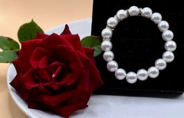 Perlenarmband mit Schmuckelementen