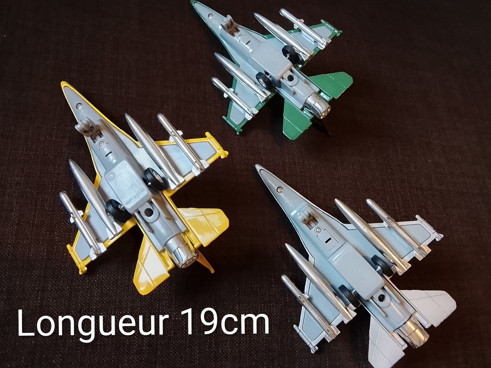Fiocias Avion de Chasse Miniature à l'Échelle 1/100, Jouet Réaliste pour Enfants, Idéal pour Décorer une Étagère, un Cadeau de Noël Ou un Souvenir