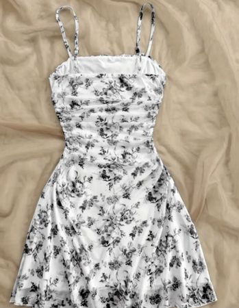 Sommerliches Kleid mit Blumenmuster, Grösse S
