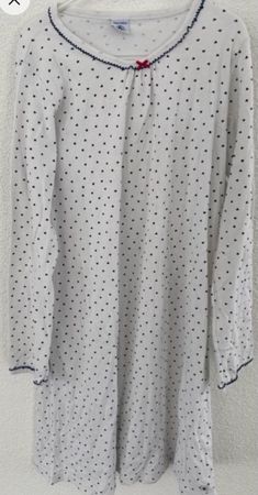 Petit Bateau Nachthemd 140cm weiss mit Herzen guter Zustand