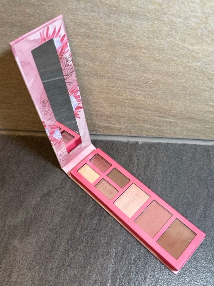 Make-up: Essence Bloom Baby - Lidschatten Palette mit – Neu und originalverpackt aus Otelfingen von Gasolino
