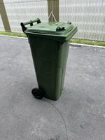 Grüne Mülltonne mit Rädern, 140 Liter, Sommerangebot!