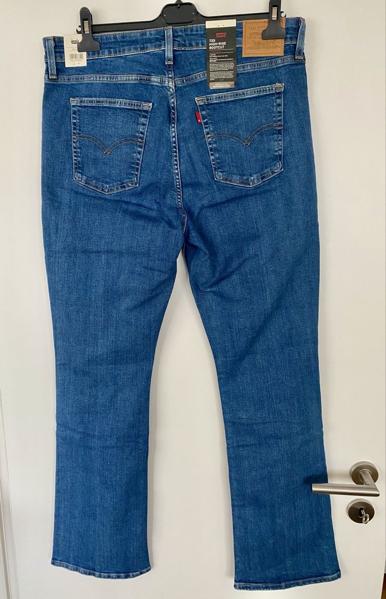 Levi's Jeans: Levi's 725 High Rise Bootcut, taille 33x32, neuf – Nuovo e nell'imballaggio originale da Lausanne venduto da Vracorama 1