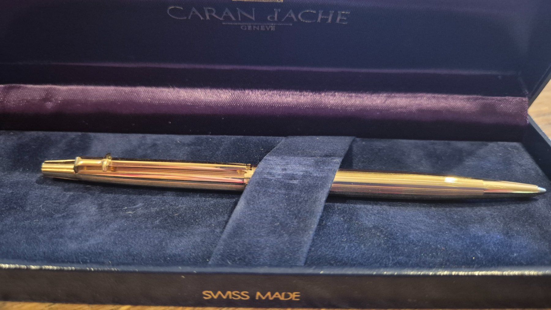 Caran D'Ache Stifte & Marker: stylo doré caran d'ache avec boîtier – Neu und originalverpackt aus Gingins von hellopascal