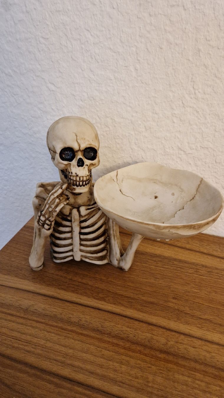 Statuette: Gothic Skelett mit Schädel Schale – Nuovo e nell'imballaggio originale da Safenwil venduto da Lenzburg-Gretzenbach 1