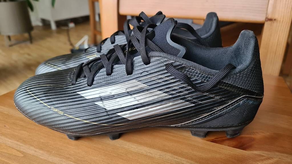 Adidas Scarpe da uomo: Chaussures de foot Adidas 40 2/3 – Usato da Perly venduto da Klopfi80