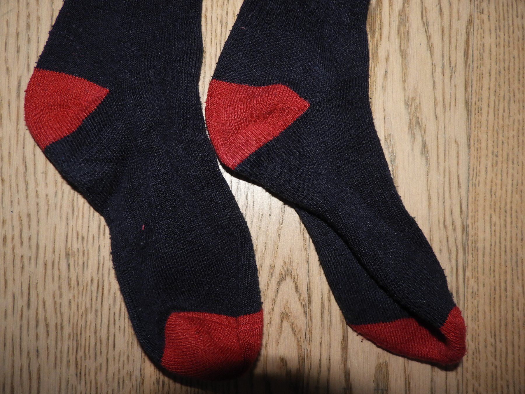 Calze per bambini: Socken Kinder Grösse 35/38 blau/rot – Usato da Hergiswil NW venduto da Noema2006 1