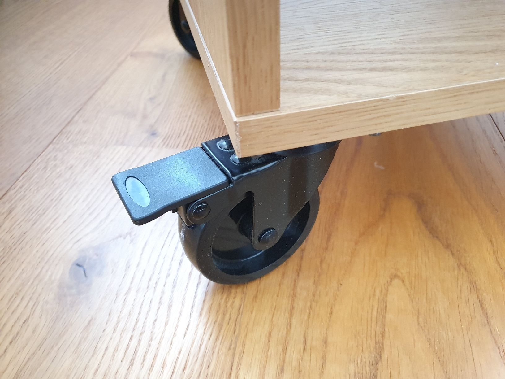 Ikea Comodini: 2 Comodini Ikea RAVAROR in legno – Usato da Mels venduto da Mauro_CH 5