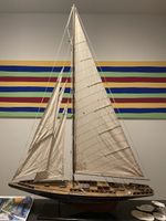 Grosses Segelboot-Modell aus Holz – ca. 135 cm hoch / 98 cm 