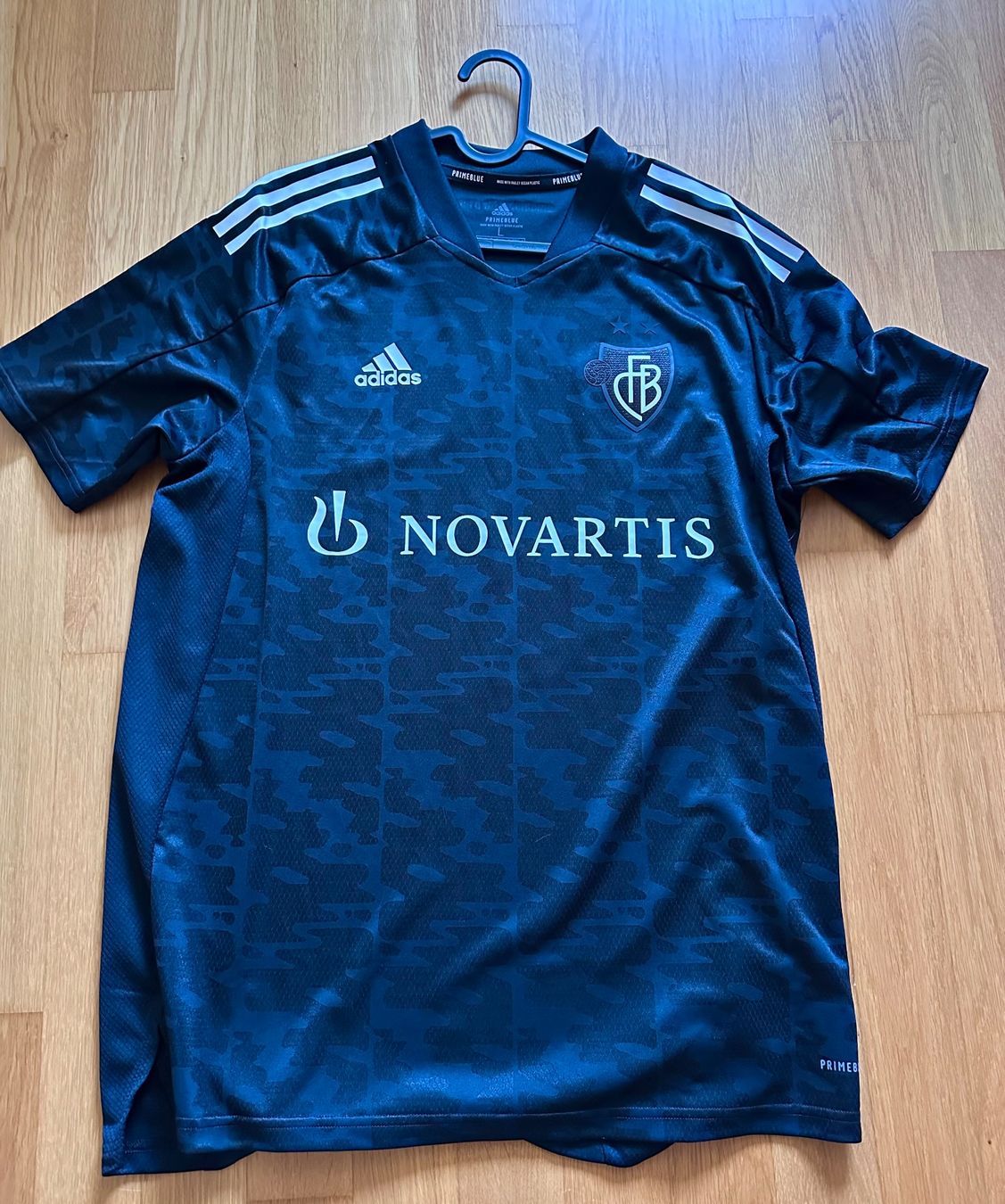 Adidas Canottiere & Pantaloni: FC Basel Trikot limitiert Grösse L – Usato da Grellingen venduto da Faebu7 1