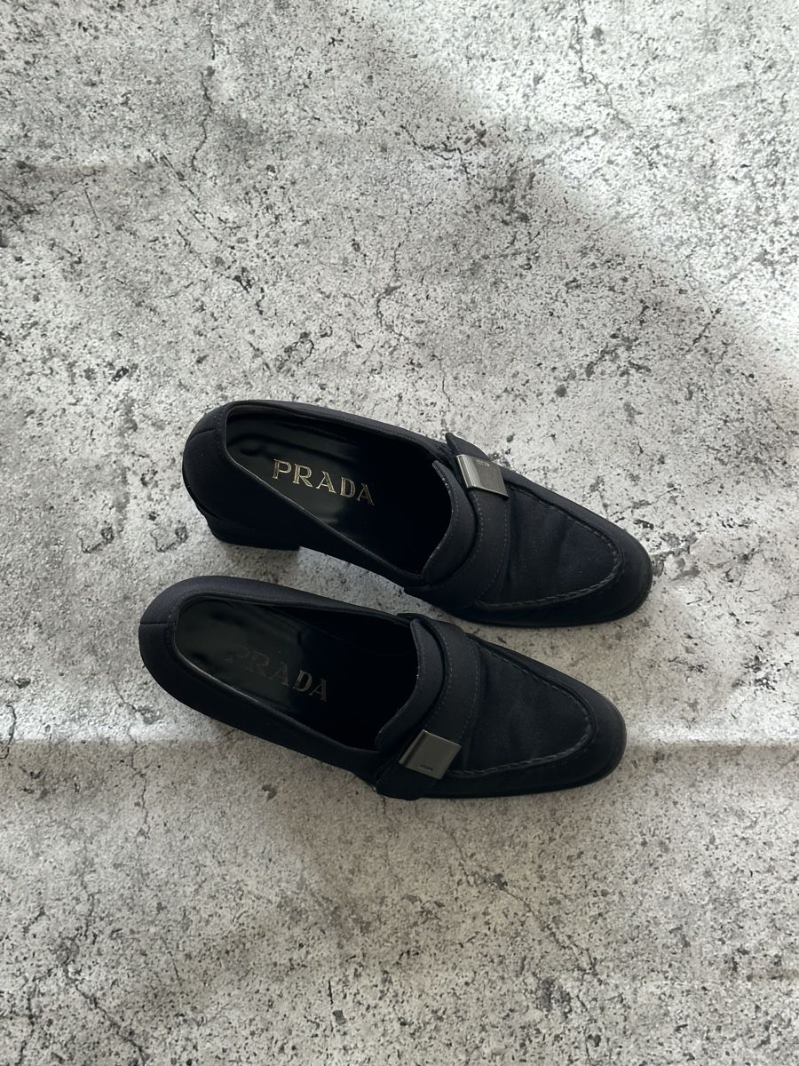 Prada Scarpe da donna: PRADA Black Loafers Heels, Size 35.5 - Perfect for Fall! – Usato da Zürich venduto da megastored 3
