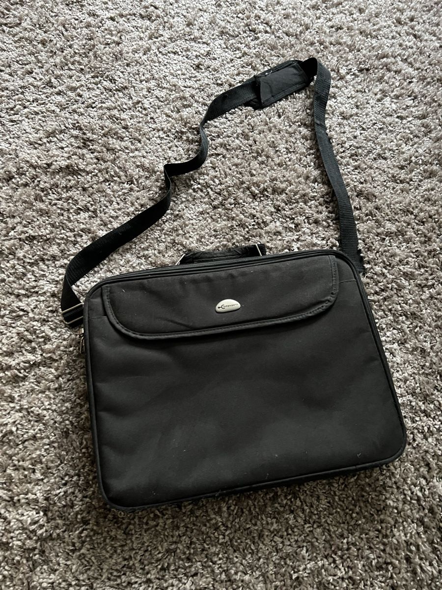Taschen: Notebooktasche – Gebraucht aus Grosswangen von winkelfeld