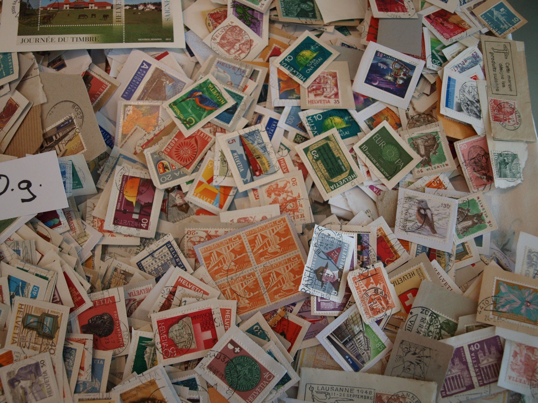 Tutti i francobolli: 600 g Schweizer Briefmarken auf Papier. Gebraucht – Usato da Aarau venduto da Marcele0 5