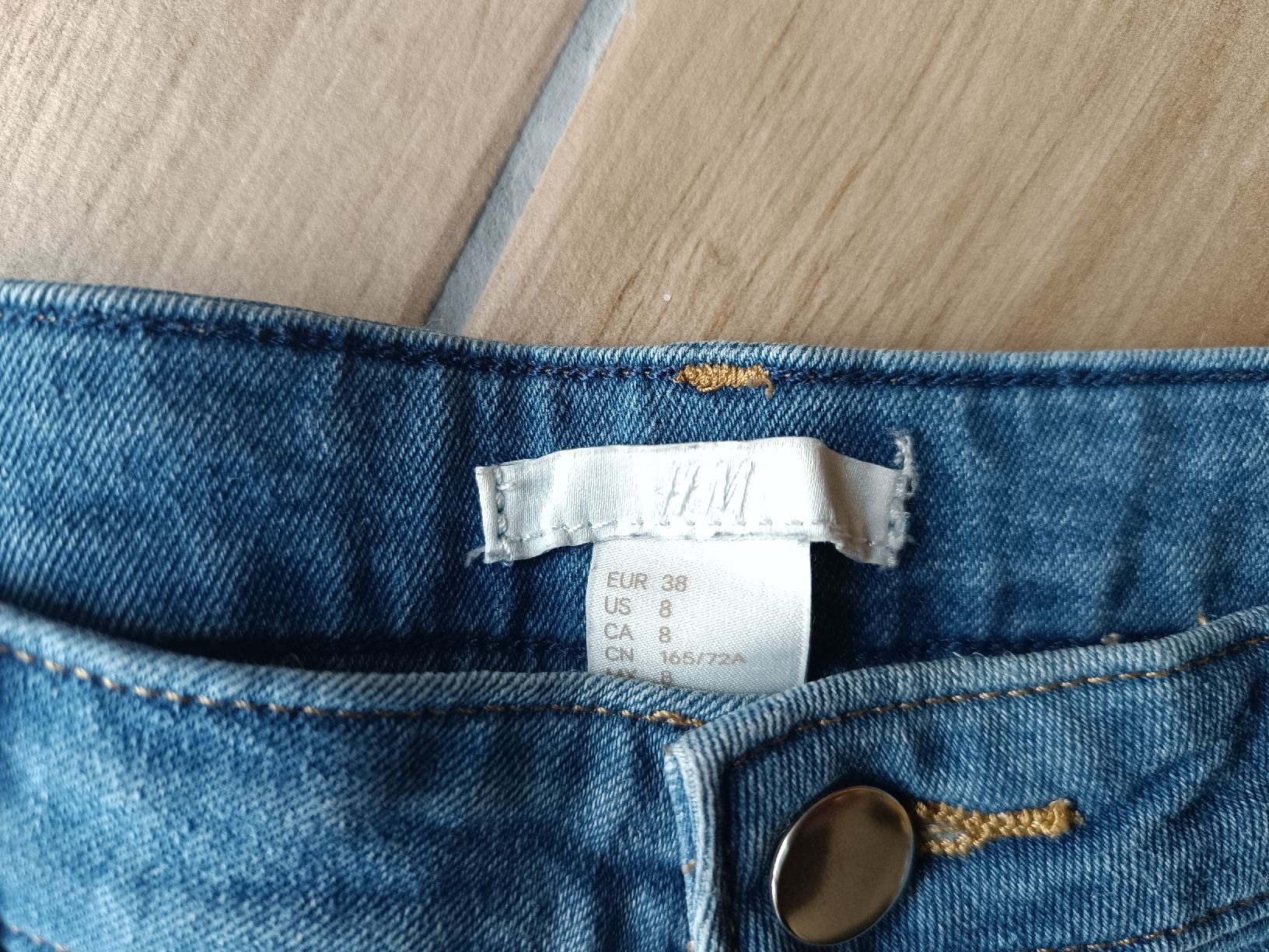 H&M Jeans: Jeans Shorts – Gebraucht aus Wolfwil von SecondOwner 1