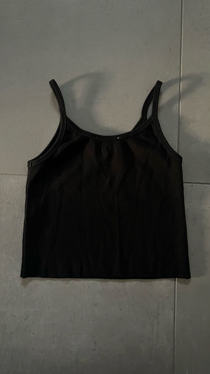 Tops: Black Tank Top Size XS – D'occasion à Cortaillod par seba15 2