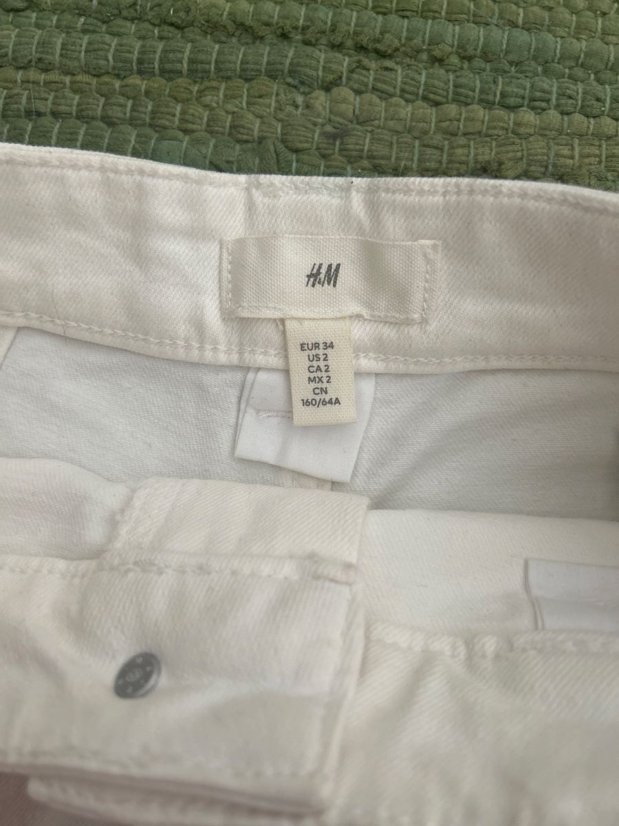 H&M Pantaloni: H&M shorts – Nuovo (secondo la descrizione) da Solothurn venduto da frannnnca 1