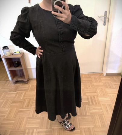 Schwarzes Leinenkleid von CottonCandyWear in Gr. L