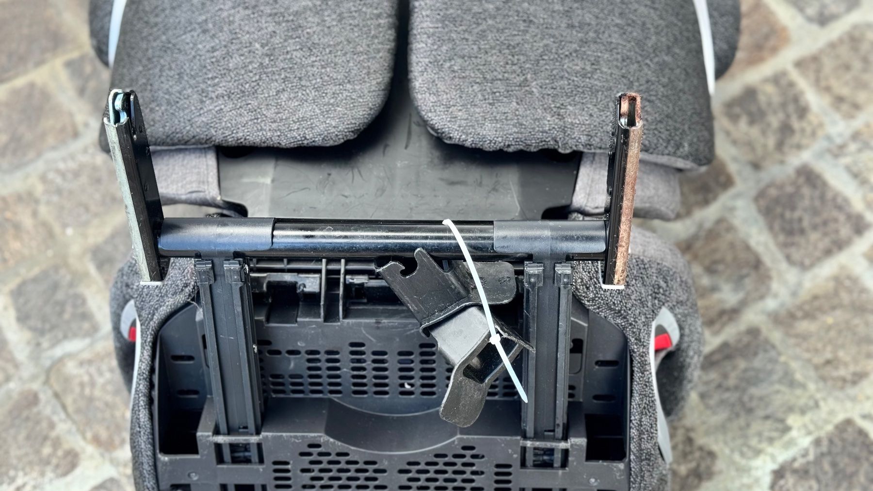 Cybex Sièges auto: CYBEX Solution Z-Fix Plus Kindersitz Isofix 15-36kg – D'occasion à Ettingen par francescomonteleone 2