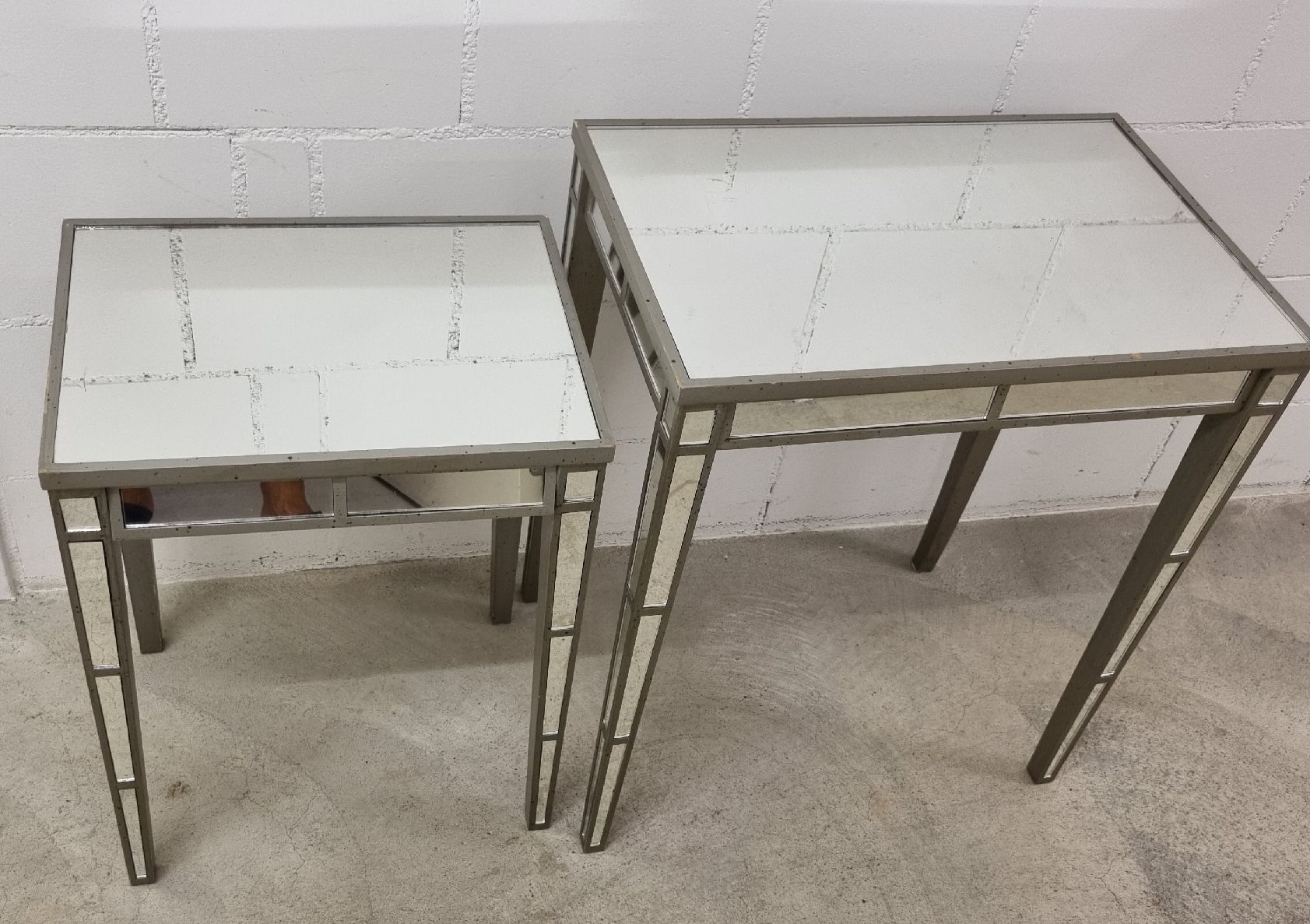 Pfister Set di tavolo e panche: 2 Beistelltischemit rundum Spiegel – Usato da Buchs AG venduto da alp_x87d