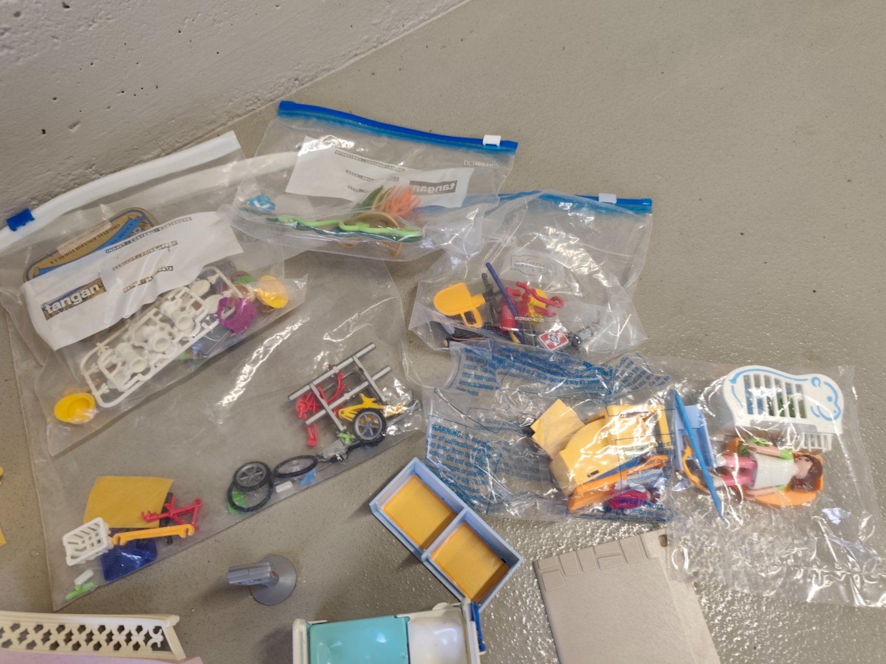 Playmobil Giocattoli: 1 Kiste Playmobil Lot Einzelteile – Usato da Oberkulm venduto da FairTreasures 3