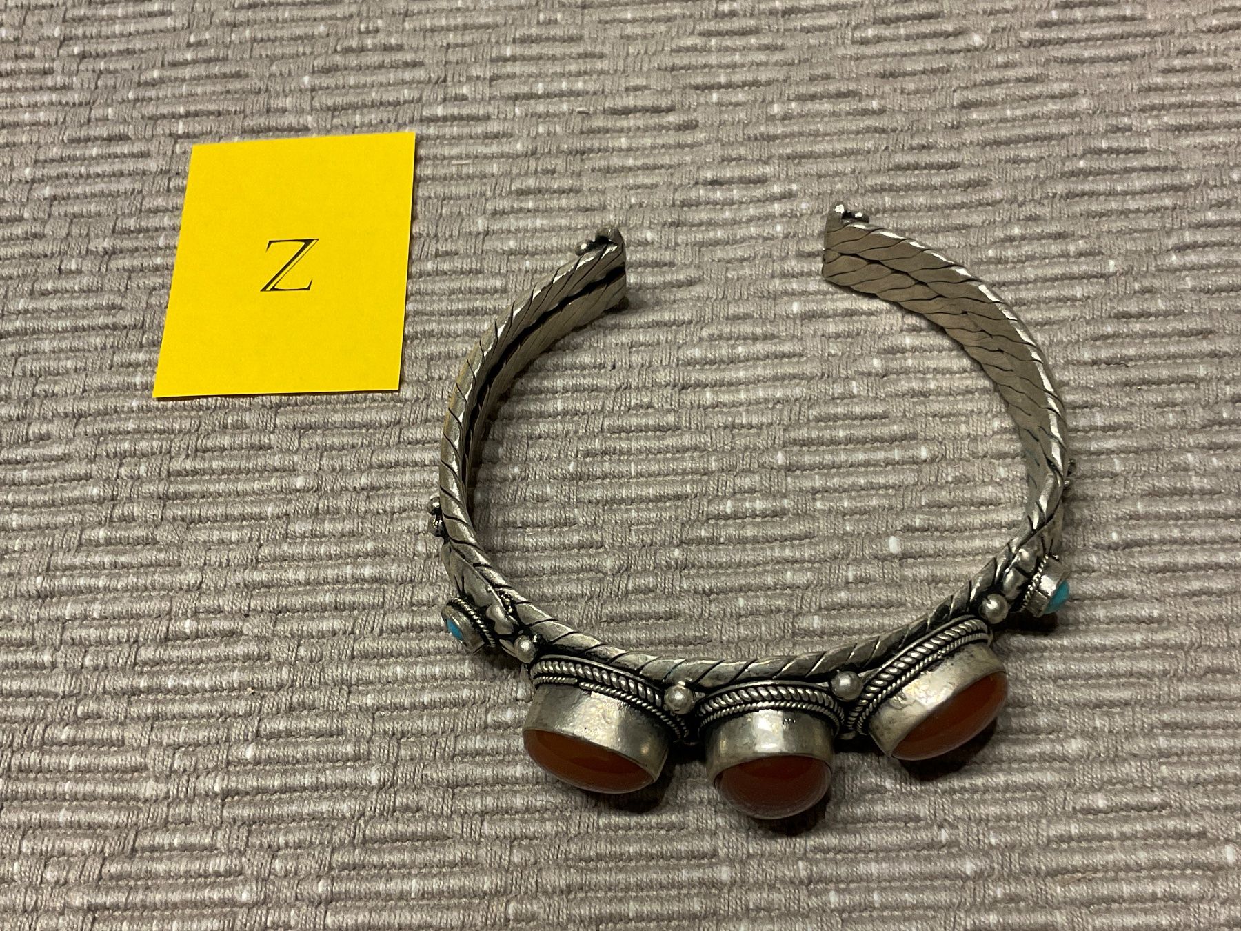 Armbänder & -reifen: Armband mit Steine – Gebraucht aus Rümlang von resale35