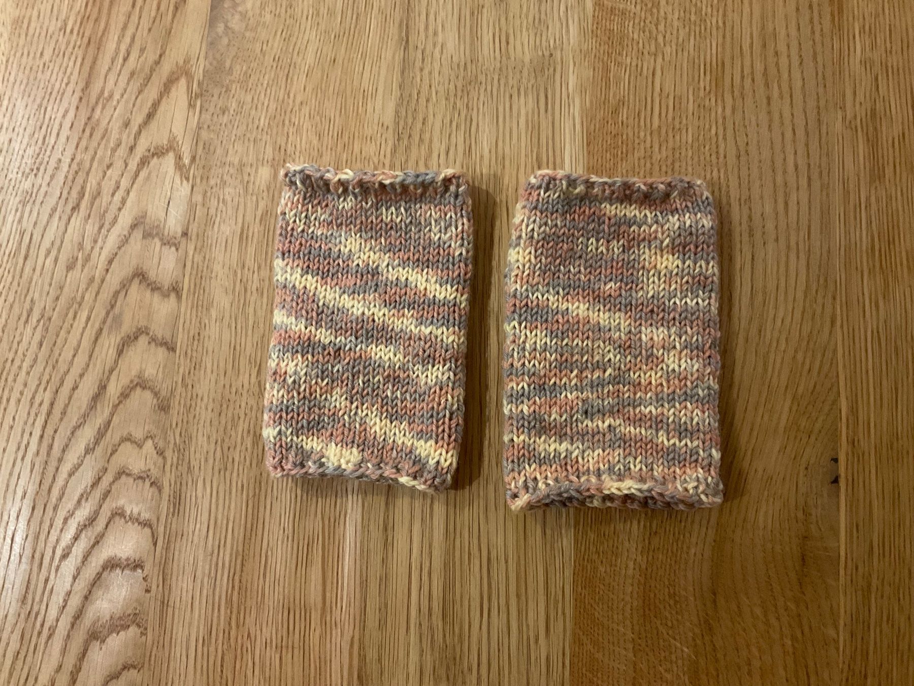 Guanti & manicotti: Handgestrickte Pulswärmer, Wolle, Herbst – Nuovo (secondo la descrizione) da Wetzikon ZH venduto da FeeF