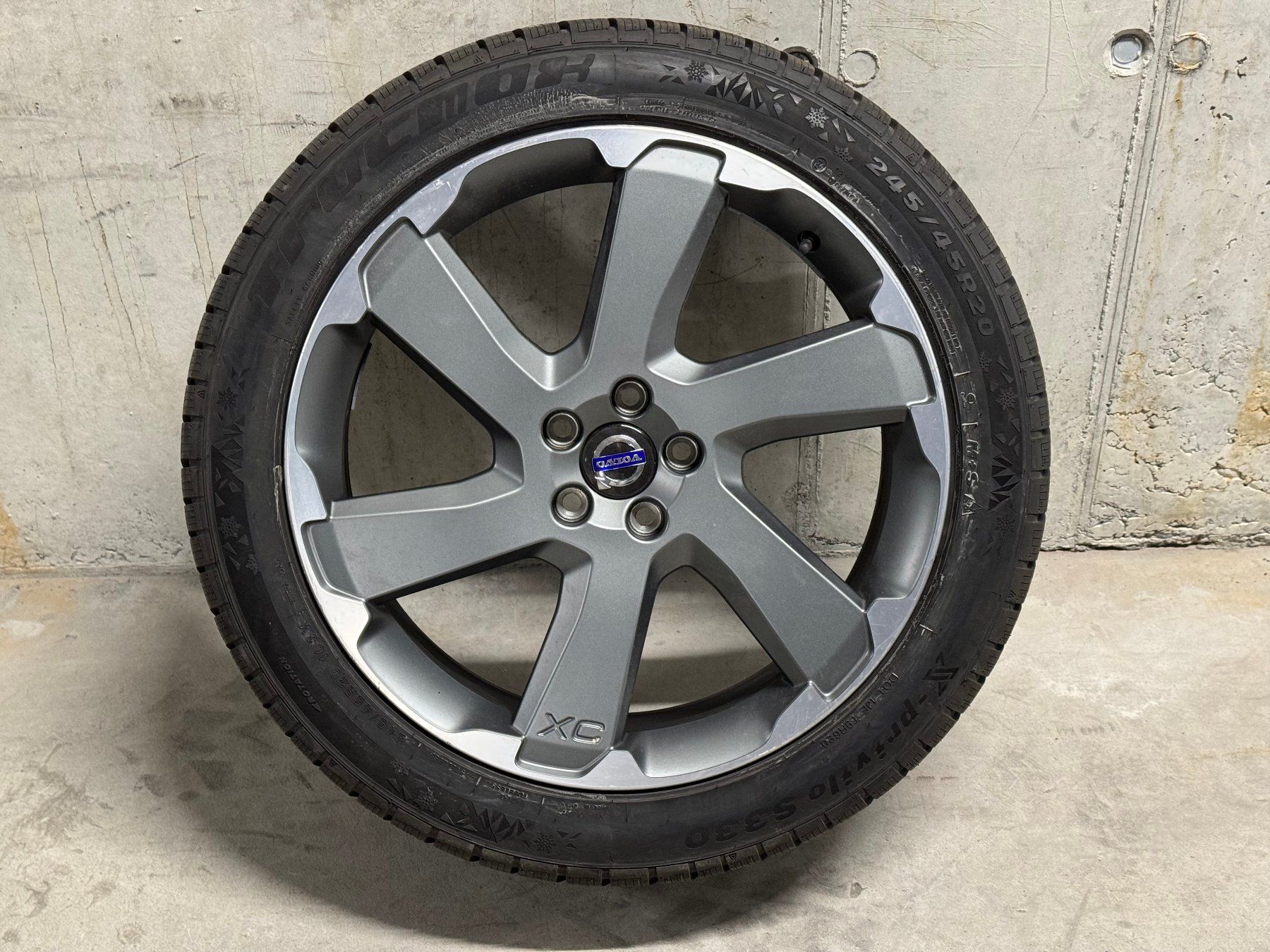 Volvo Pneus & Kompletträder: Volvo Aluräder 20" zu XC60 – Gebraucht aus Amsoldingen von 242GT