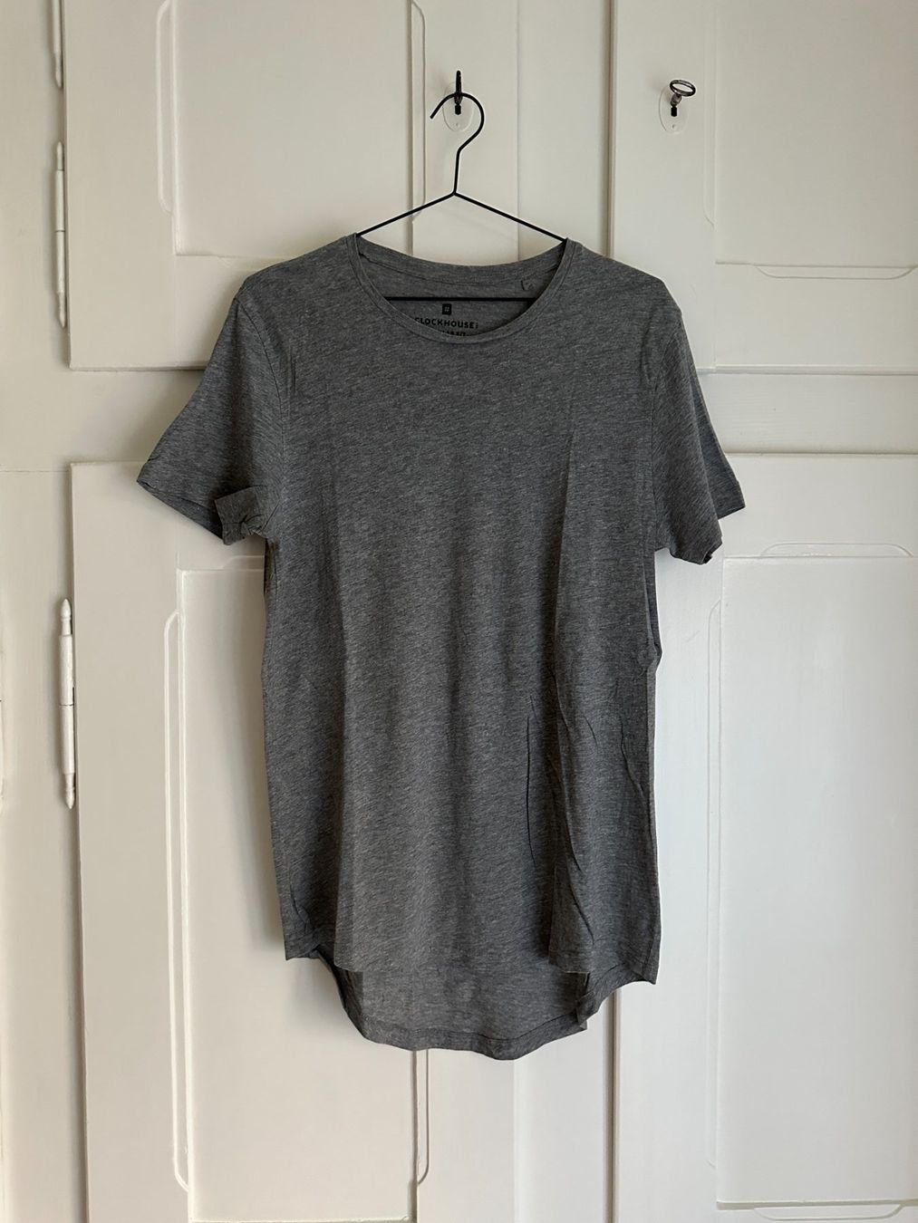 C&A T-Shirts: CLOCKHOUSE - T-Shirt hellgrau M (neu) – Neu (gemäss Beschreibung) aus Zürich von Diazaio