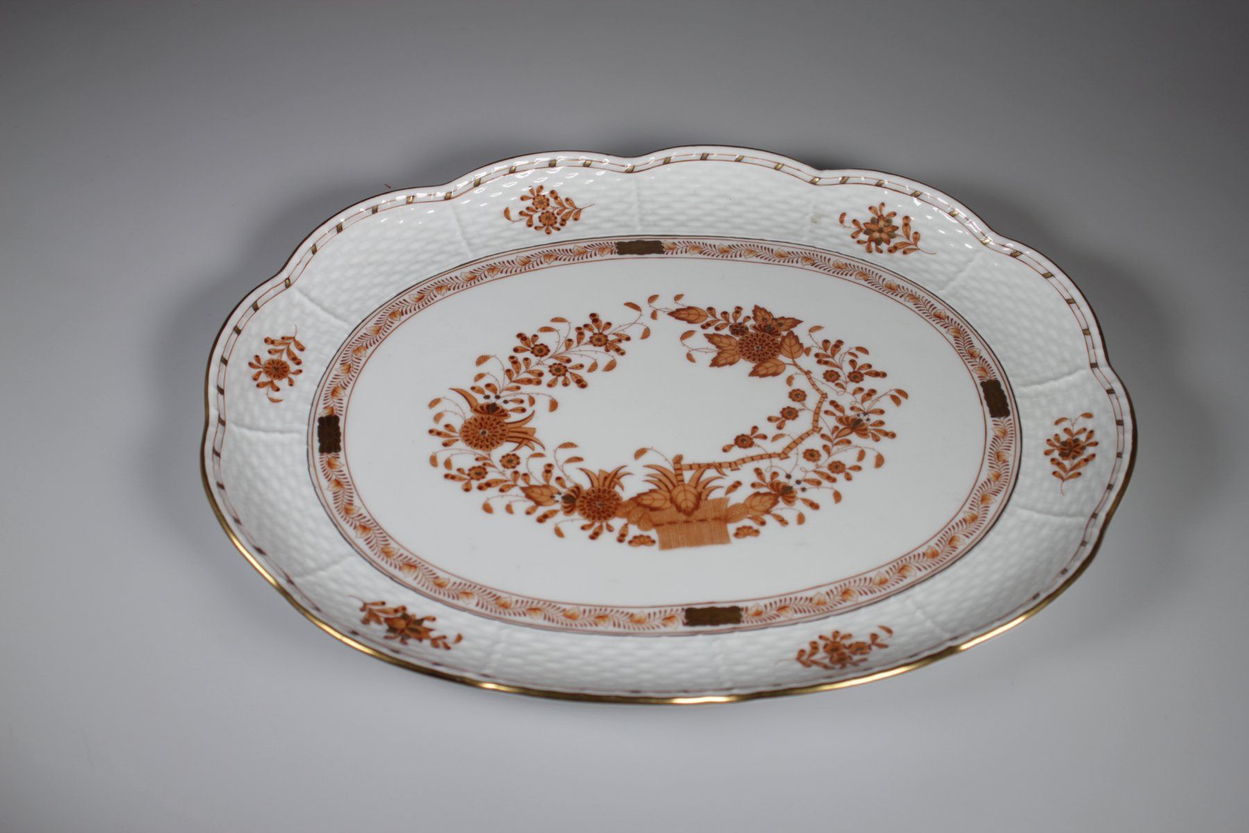 Herend Piatti di portata: Große Herend Servierplatte Handbemalt 32cm Ungarn – Usato da Basel venduto da IRMAundFRED
