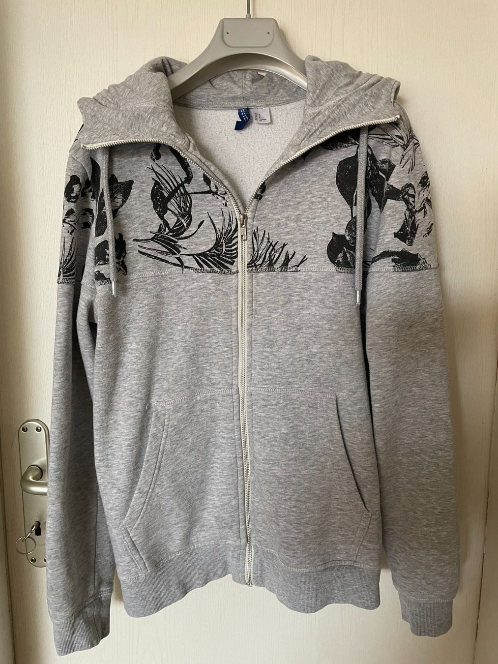 Giacche: Sweatjacke grau mit Print – Usato da Contra venduto da Oly_93
