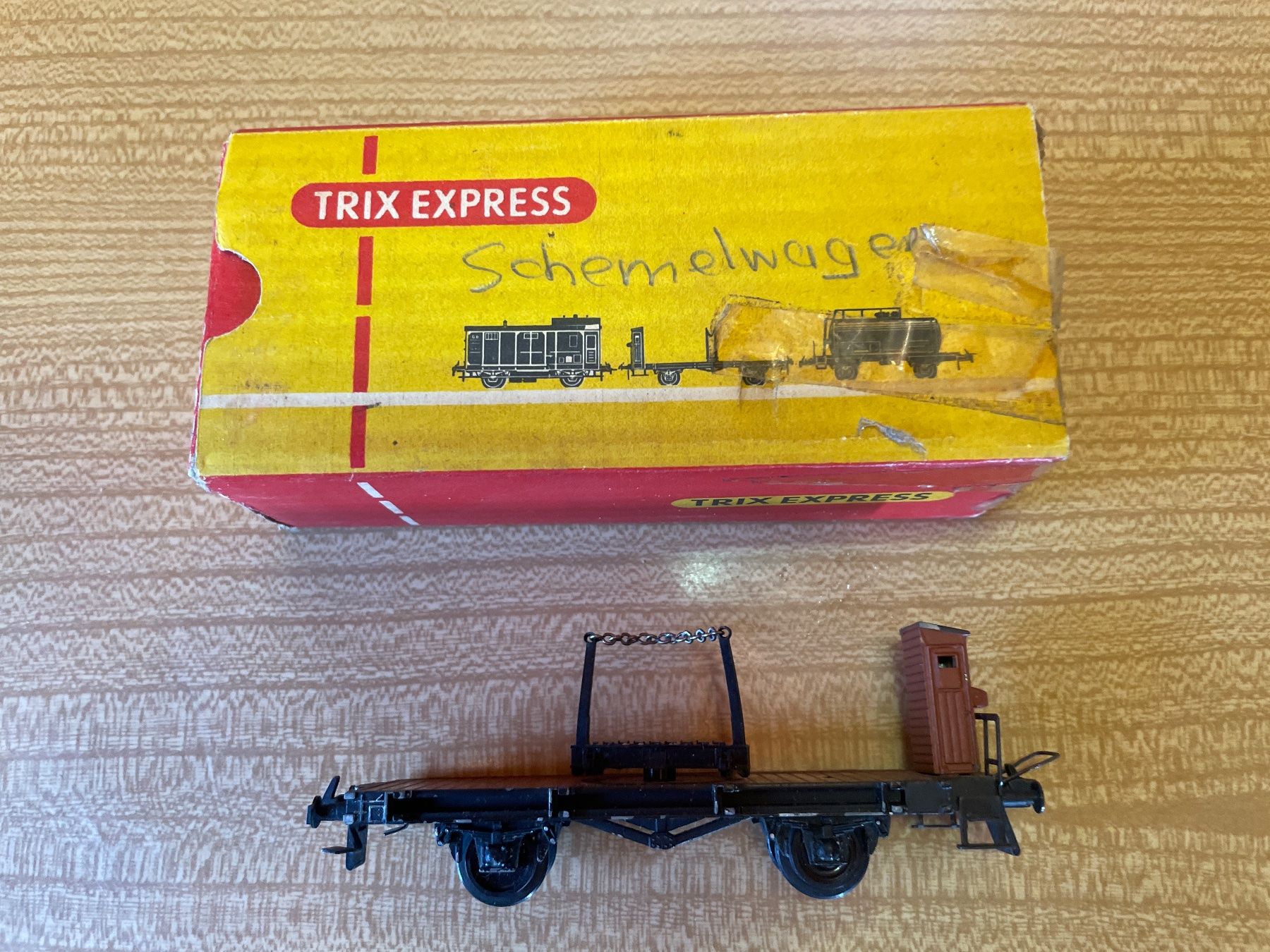 Trix Modellini di ferrovie: Trix Express H0 Flachwagen mit Bremserhaus – Usato da Suhr venduto da Daneli7 4