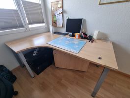 Eckschreibtisch