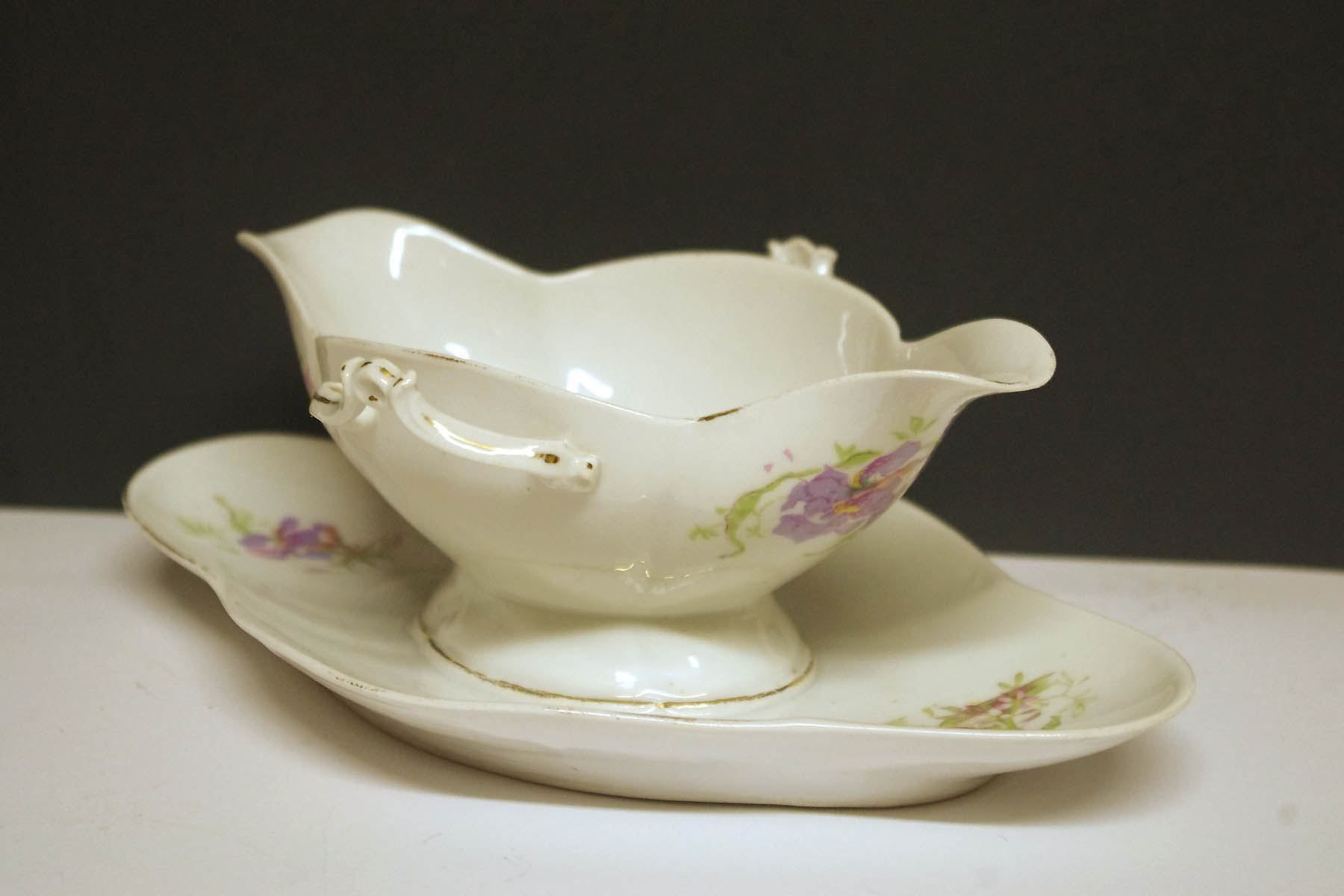 Coupes: Jugendstil Sauciere mit Liliendekor – D'occasion à Meggen par Brockitare 5