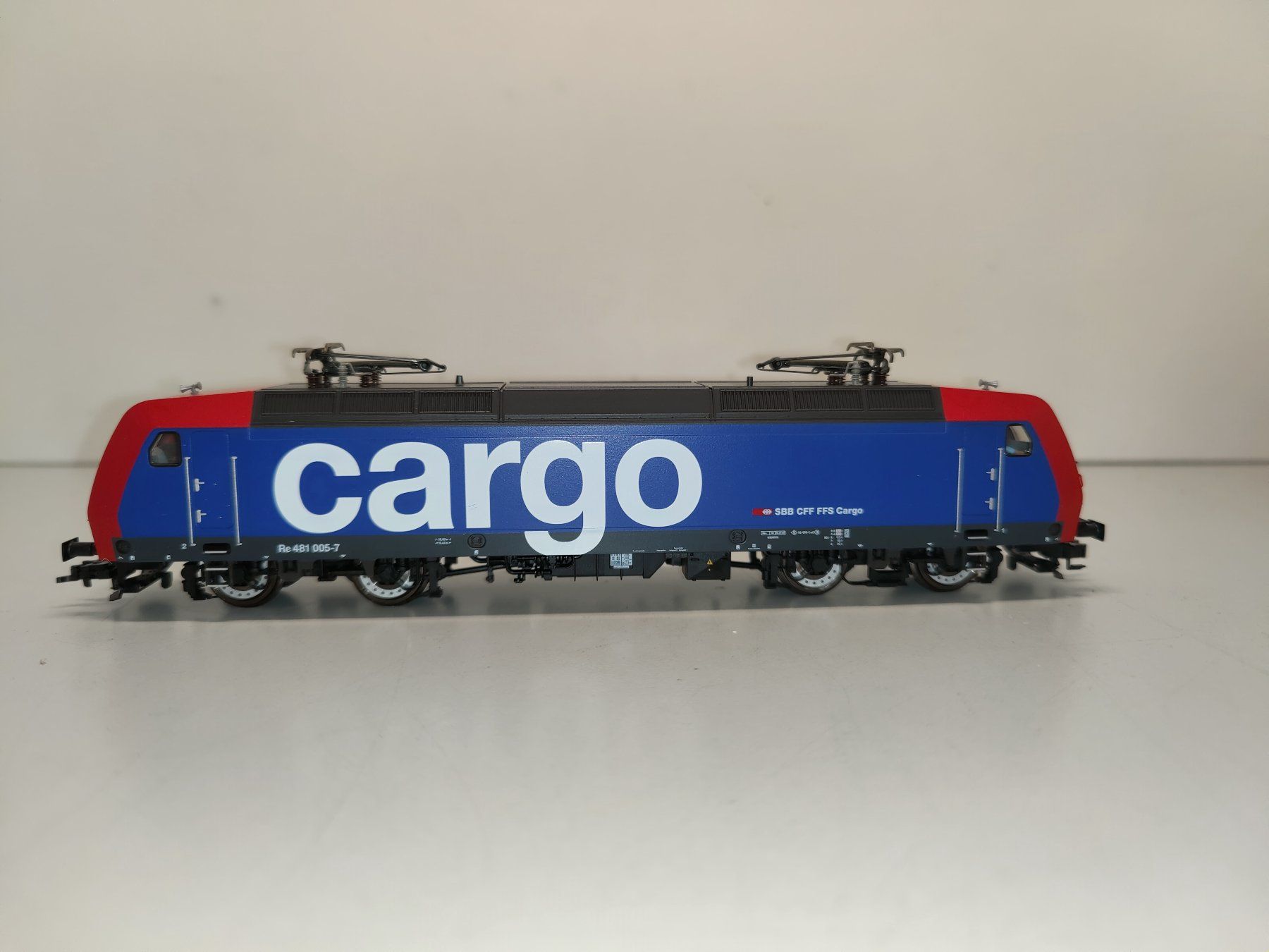 Fleischmann Modellini di ferrovie: Fleischmann 4323 SBB CFF FFS Cargo E-Lok Re 481 DC Analog H0 – Usato da Basel venduto da mhmarken 2