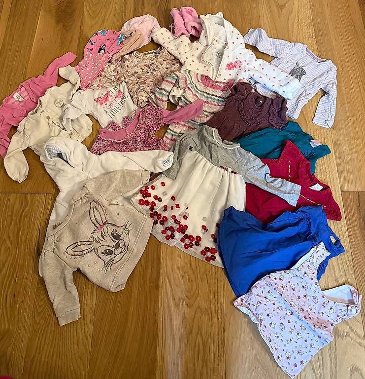 Lotti & Set di vestiti: Mädchen Kleiderpaket in Grösse 62 – Usato da Rüfenach AG venduto da Trompetra