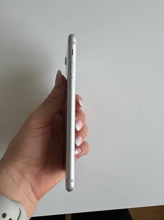 Apple Telefoni cellulari / Smartphones: Apple iPhone 7 128 GB Silber – Usato da Reinach BL venduto da joh_8mhf 2