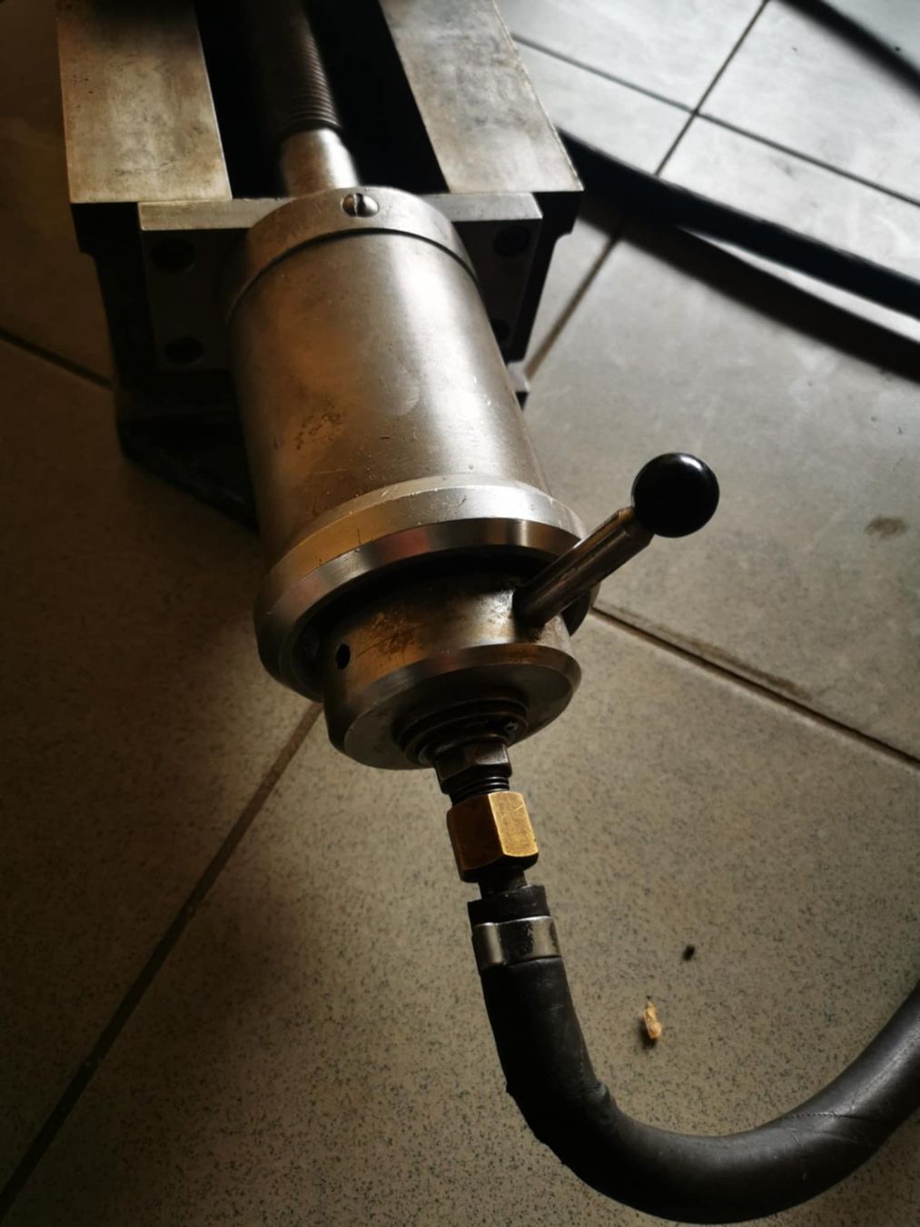 Alle Werkzeuge: Schraubstock mit Luft – Gebraucht aus Goldach von Con_w7b 4