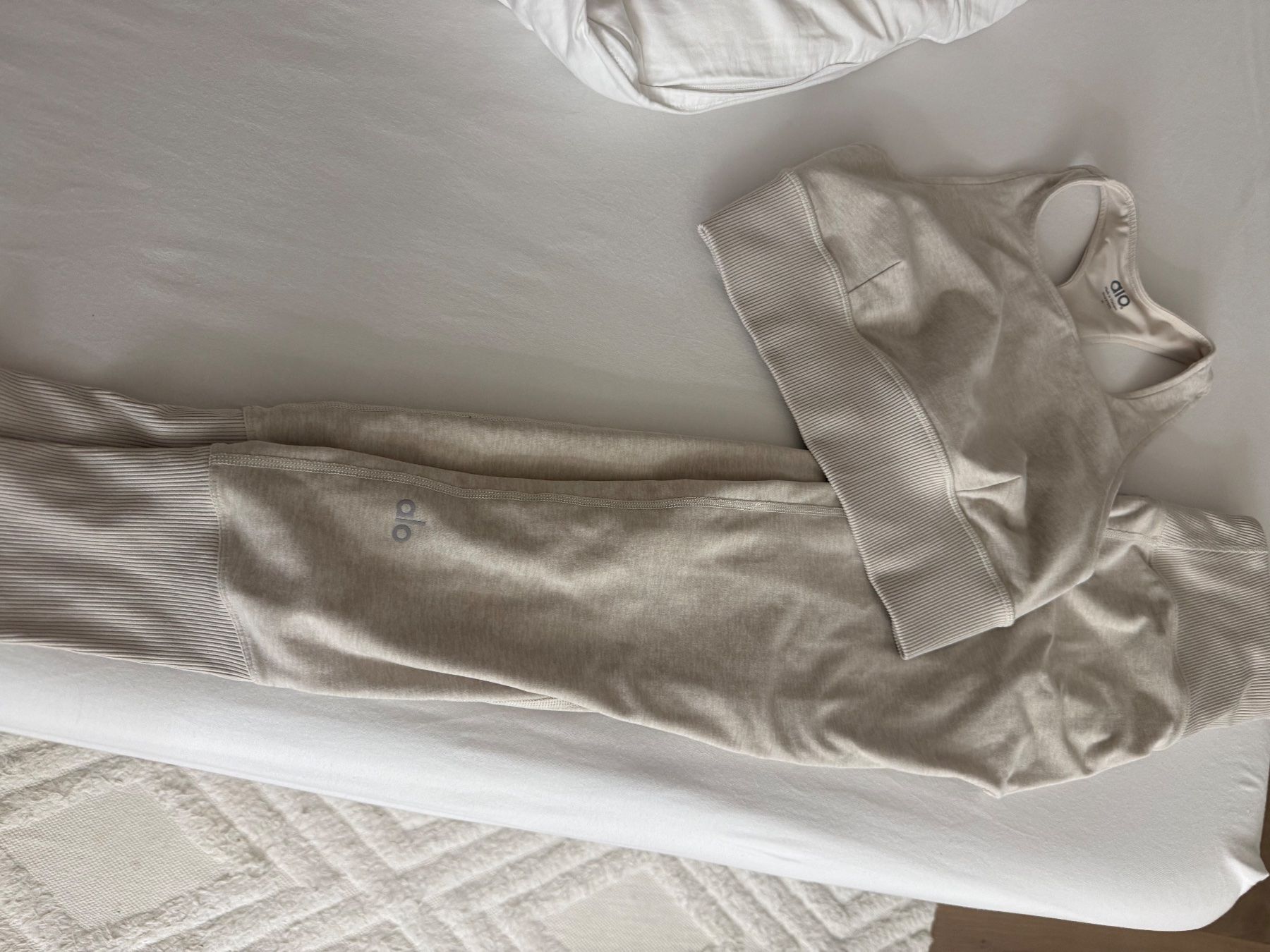 Alo Yoga Leggings: Alo yoga set gr S – Neu (gemäss Beschreibung) aus Zürich von newyork2013 3