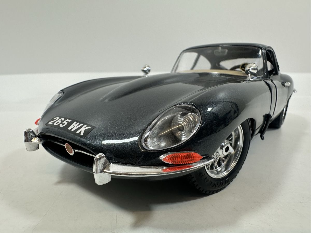 Jaguar Modellini d'auto: 1961 Jaguar E Type 1:18, dunkelgrau, BBURAGO – Nuovo (secondo la descrizione) da Zofingen venduto da rf9_x2xt 9