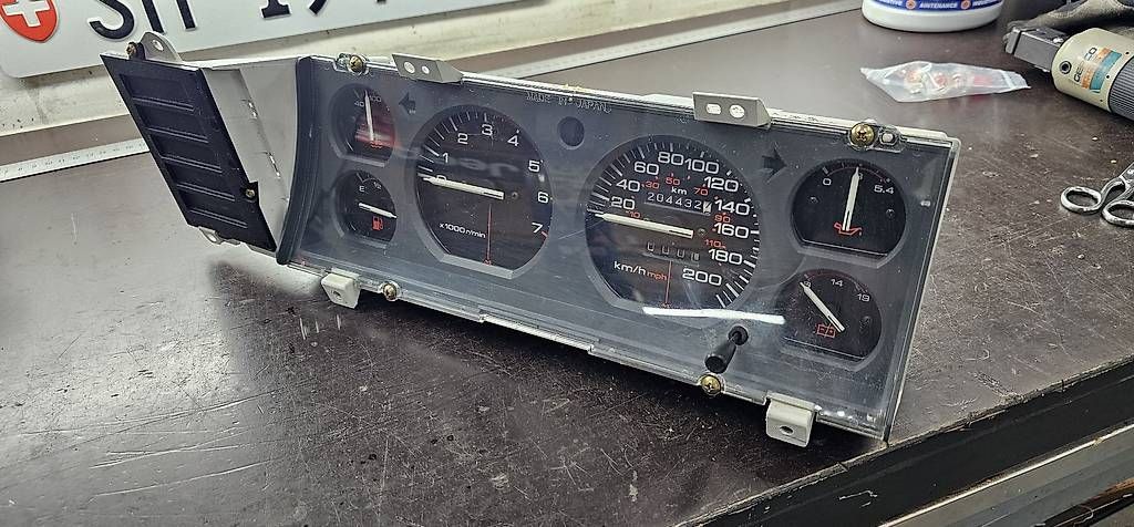 Jeep Tutti pezzi di ricambio auto: Tacho-Einheit Jeep Cherokee Jg. 91-96 – Usato da Wettswil venduto da Swiss_Outlaw 1
