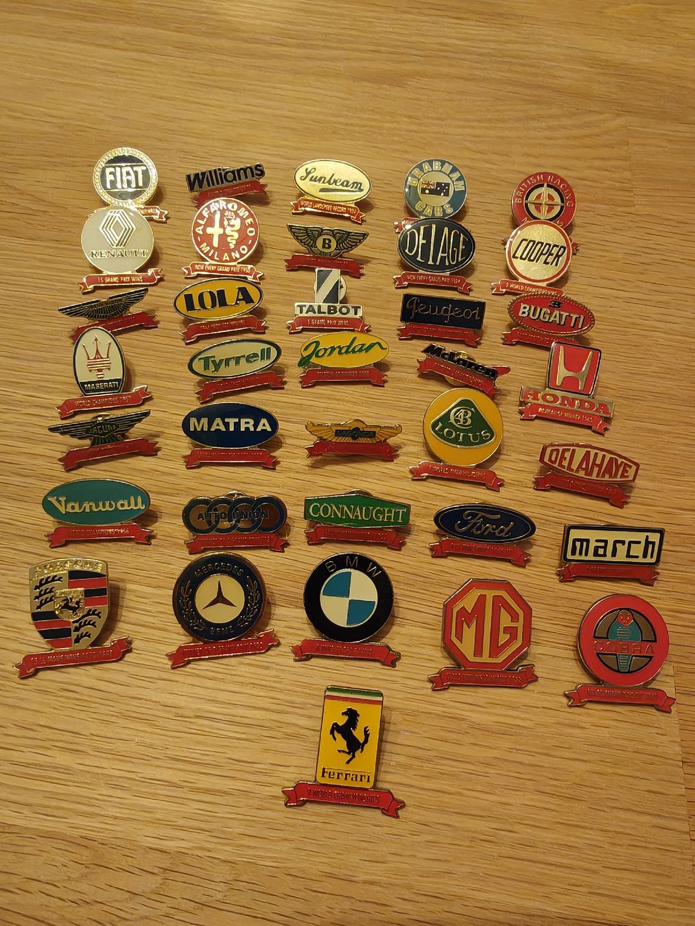 Placchette & Badge: Auto und Rennmarken Pins – Usato da Herisau venduto da cem_p2g9