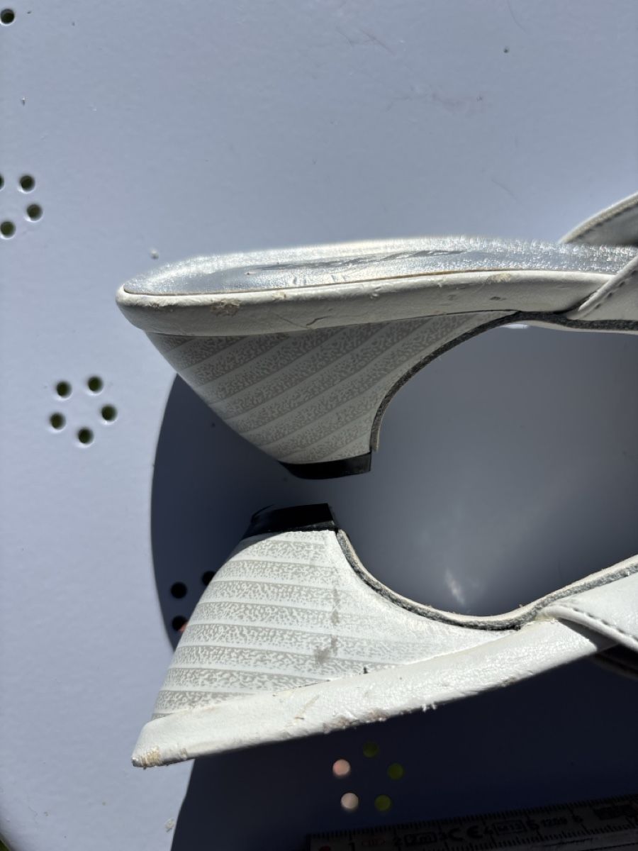 Scarpe da donna: Mules Bee Fly blanches avec clous pointure 38  – Usato da Bionnens venduto da raq_yx29 5