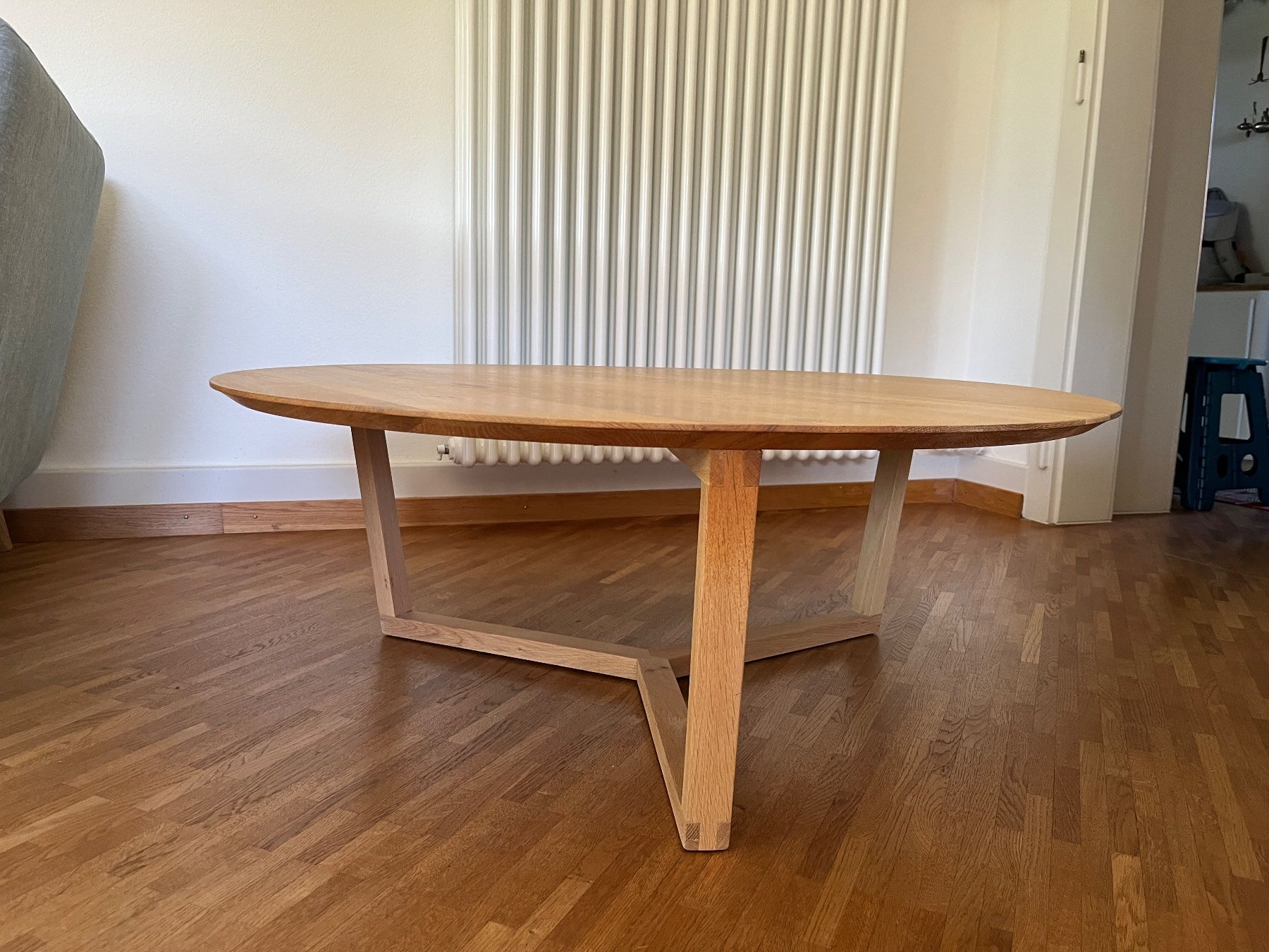 Pfister Tische: Couchtisch / Salontisch Eiche 96x96x38 – Gebraucht aus Gümligen von ceg_b7by 1